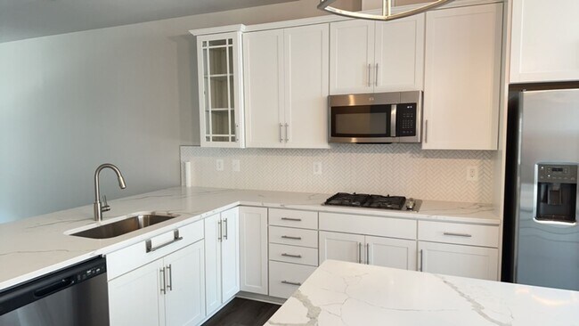 Building Photo - 7224 Mountaineer Dr