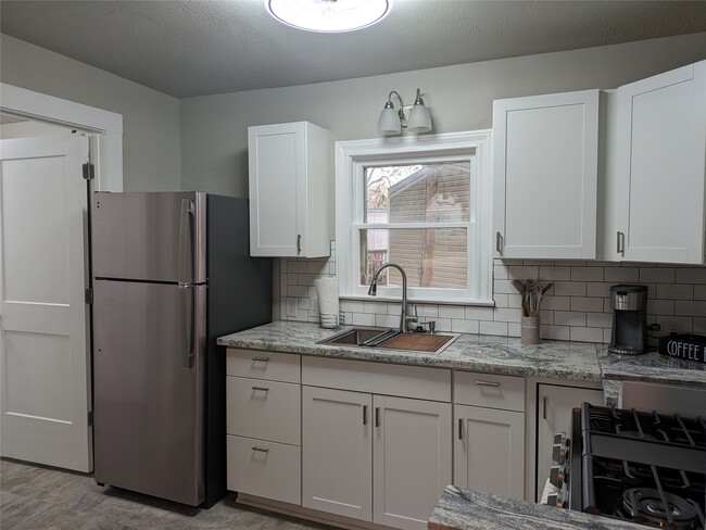 Building Photo - 418 Waco Ave