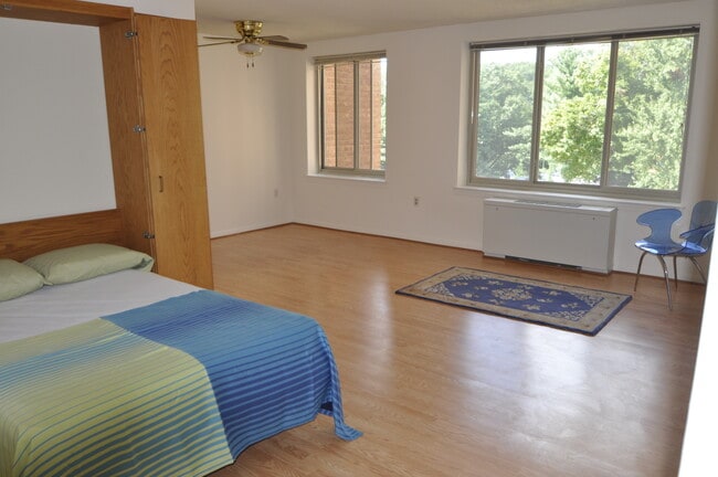 Studio - 3000 Spout Run Pkwy