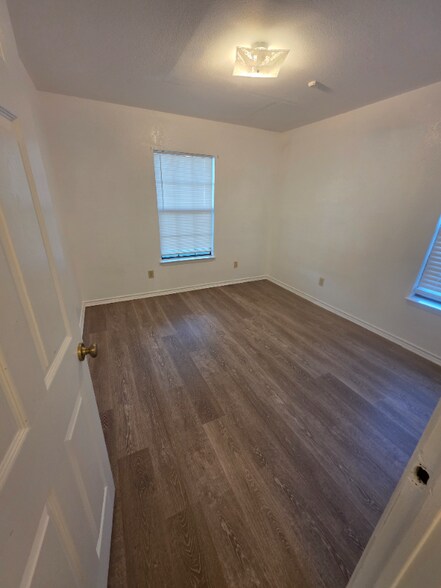 Building Photo - 1508 Alamo Ave
