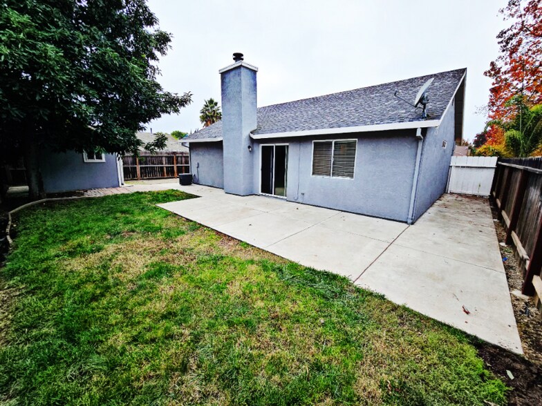 Building Photo - 2036 Carmel River Ct