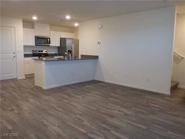 Building Photo - 9428 Emerald Mesa St