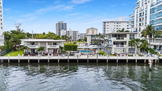 Building Photo - 741 Bayshore Dr