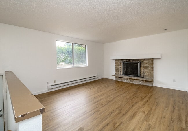 Building Photo - 13314 86 Ave E