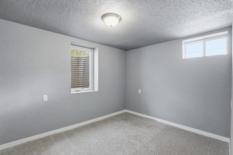 Building Photo - 2104 Prairie Ave