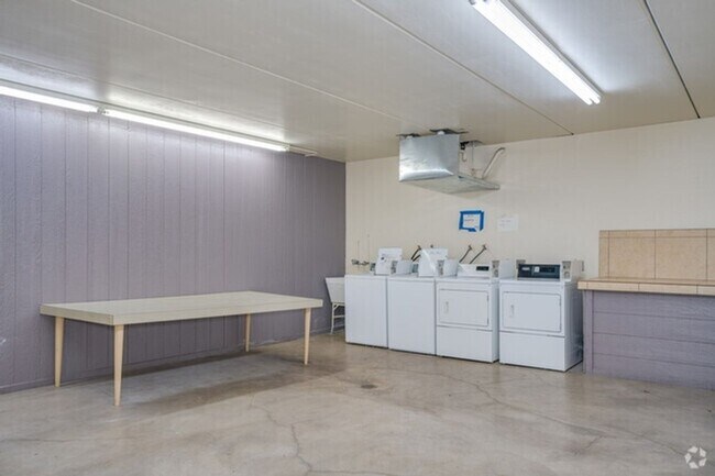 Building Photo - 6502 N 17th Ave