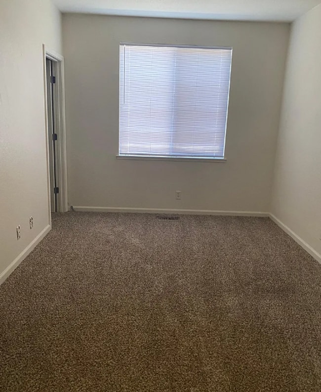 Building Photo - 4 Bedroom, 3 Bath North West Reno Area Home!