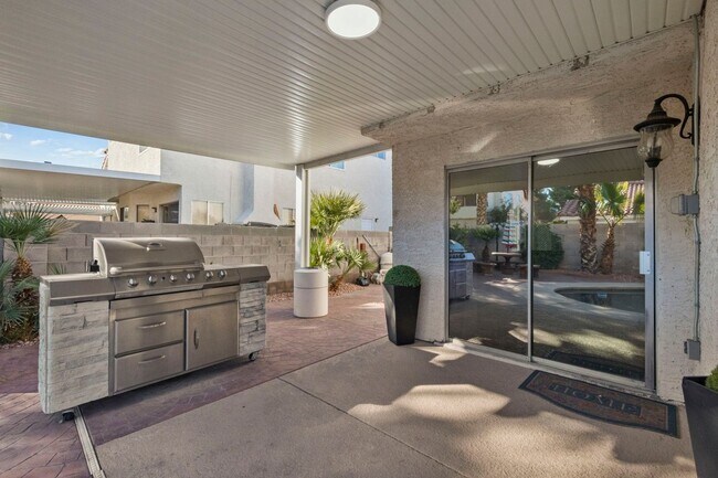 Building Photo - Fully furnished gorgeous Silverado Ranch home!