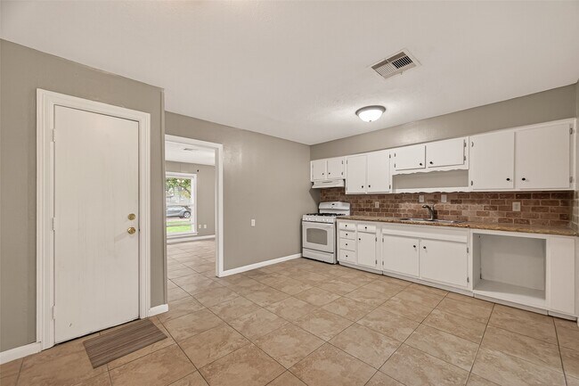 Building Photo - 1310 Belshire Rd