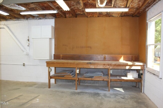 Building Photo - 6321 Gainsborough Dr