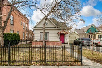 Building Photo - Fully Furnished North End Gem