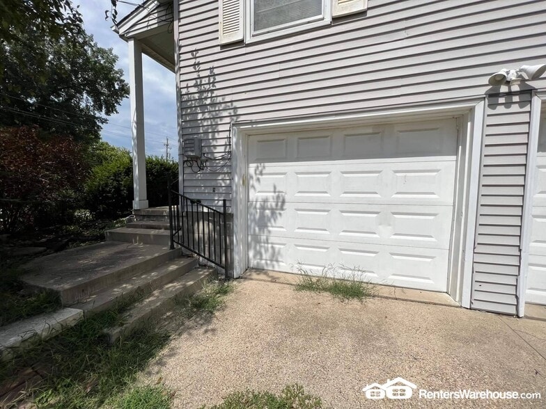 Building Photo - 2501 Rocklyn Dr