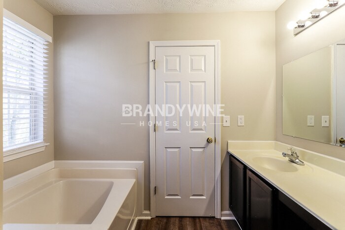 Building Photo - 252 Springbottom Ct SE