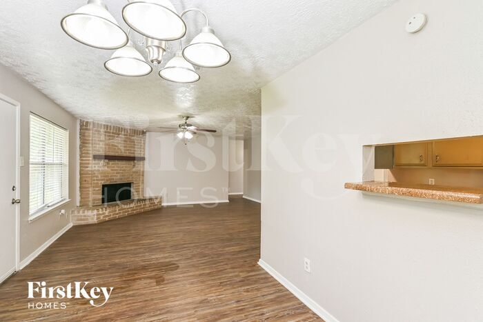 Building Photo - 15823 Baybriar Dr