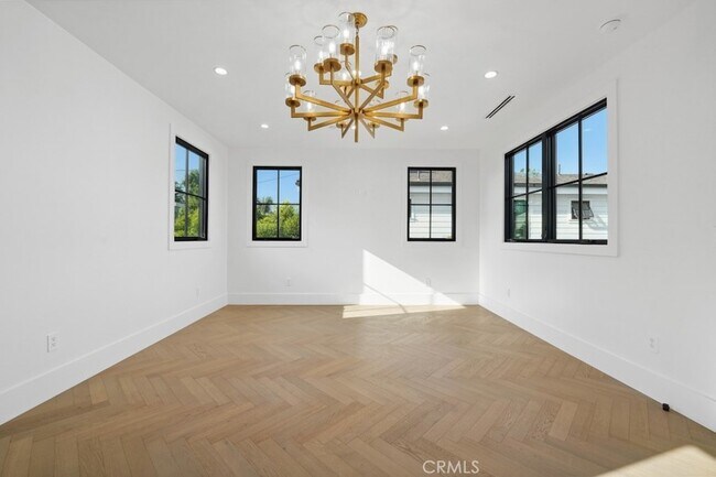 Building Photo - 4539 Longridge Ave