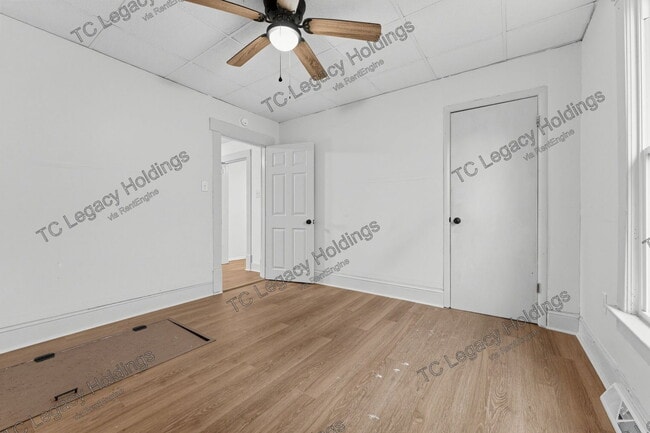 Building Photo - 125 Thorn St