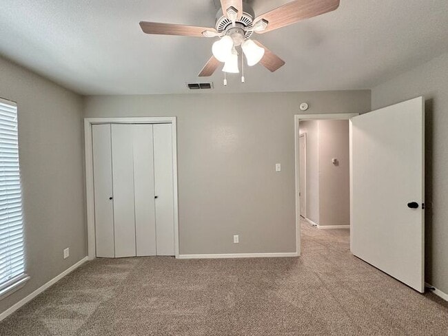 Building Photo - Available Now! 3 Bedroom 2.5 Bath Duplex i...