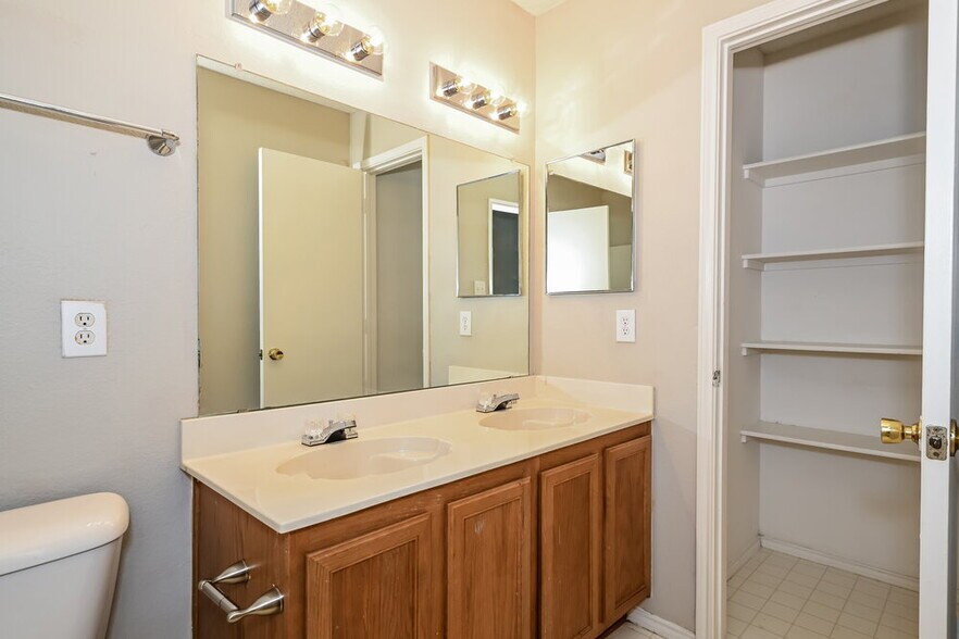 Building Photo - 1203 Wisdom Dr