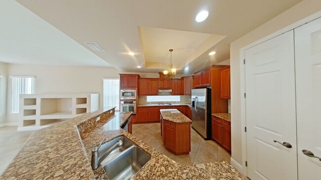 Building Photo - Beautiful 4-bedroom , 4 bathroom House wit...
