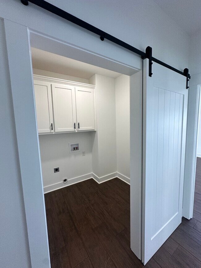 Building Photo - 210 Market St