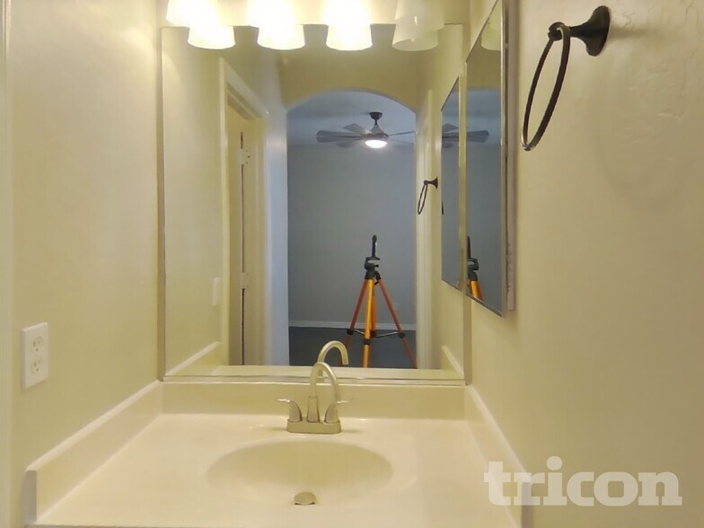 Building Photo - 8418 W Sonora St