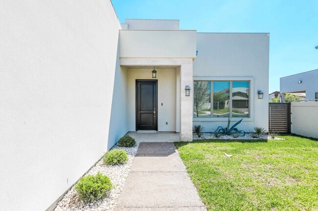 Building Photo - 2319 Palos Lp