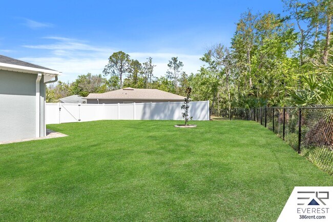 Building Photo - FULLY FENCED, LIKE NEW, CUSTOM BUILT 3/2/2 ON A CUL DE SAC IN DESIRABLE QUAIL HOLLOW