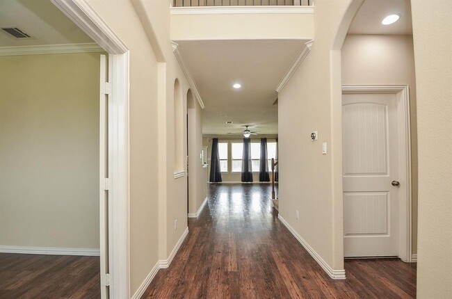 Building Photo - 6523 Point Hollow Ln