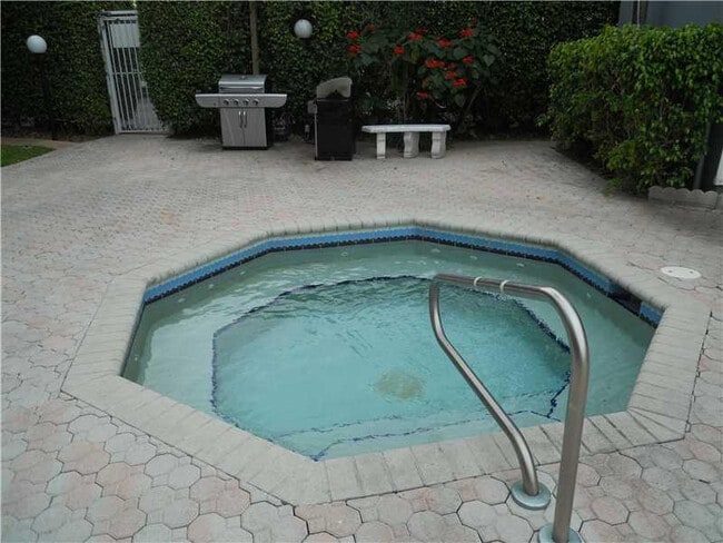 Building Photo - 5321 NE 24th Terrace