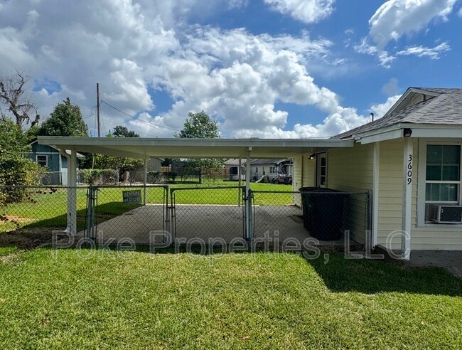 Building Photo - 3609 1st Ave