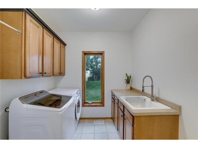 Building Photo - 645 Ramsey Cir