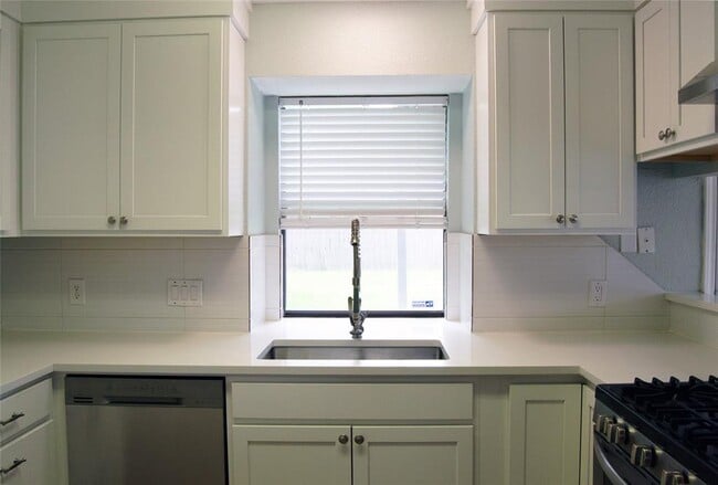 Building Photo - 2501 Autrey Dr