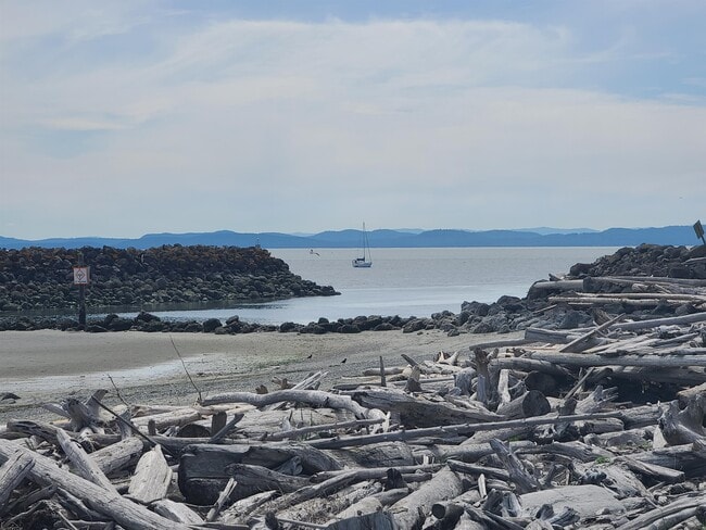 Building Photo - 1728 Edwards Dr