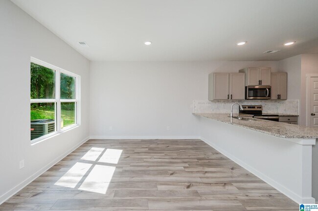 Building Photo - 501 Polo Way