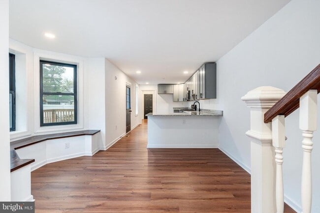 Building Photo - 32 E Elm St