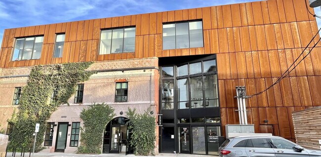 Building Photo - 1925 W 32nd Ave