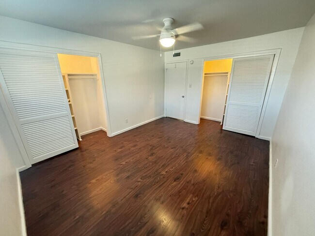 Interior Photo - River Oaks