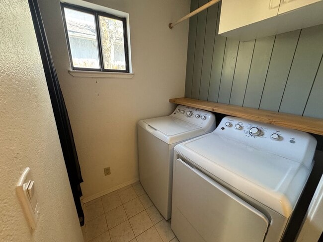 Building Photo - 2440 Melody Ln