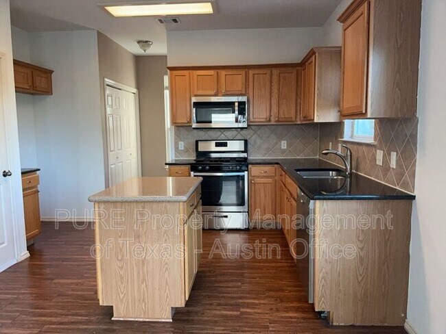 Building Photo - 10520 Dunham Forest Rd