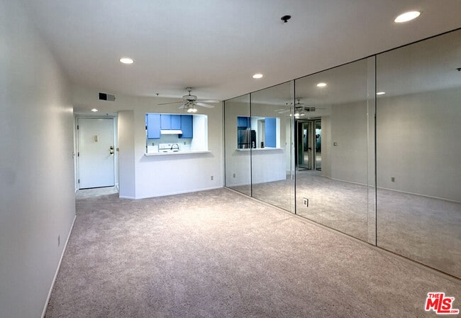 Building Photo - 501 Palisades Dr