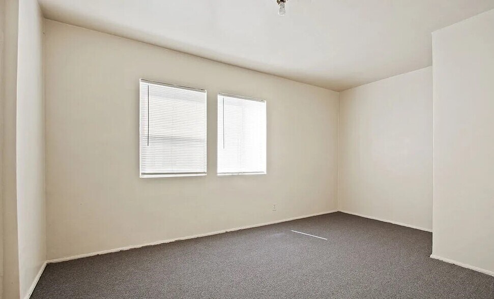 Building Photo - 6609 1/2 Brynhurst Ave