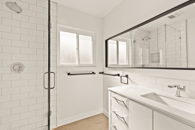 Building Photo - Freshly Remodeled Home Near Lake Murray & Mission Trails