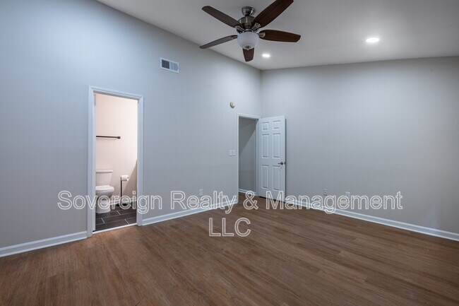 Building Photo - 3994 Elm St