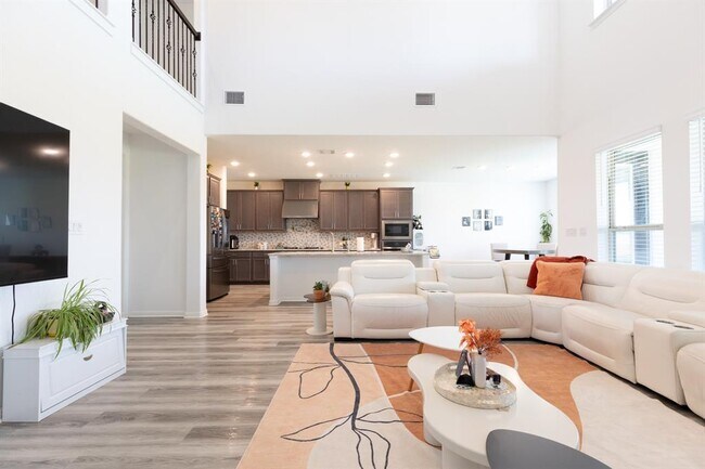 Building Photo - 2332 Giona Pl