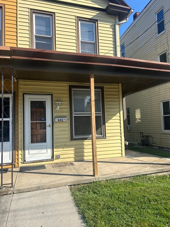 Building Photo - 402 4th St