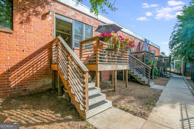 Building Photo - 174 Chester Ave SE