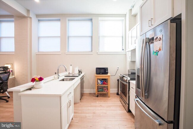 Building Photo - 1300 S 19th St