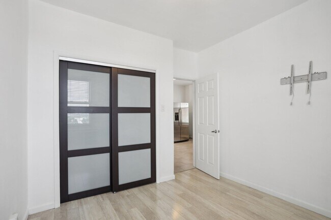 Building Photo - 9021 Smith Ave
