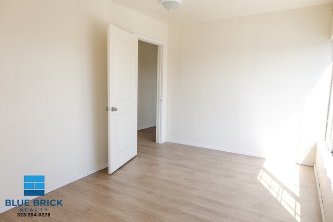 Building Photo - 1401 W 53rd St