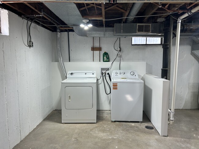 Building Photo - 510 S Alfred Ave